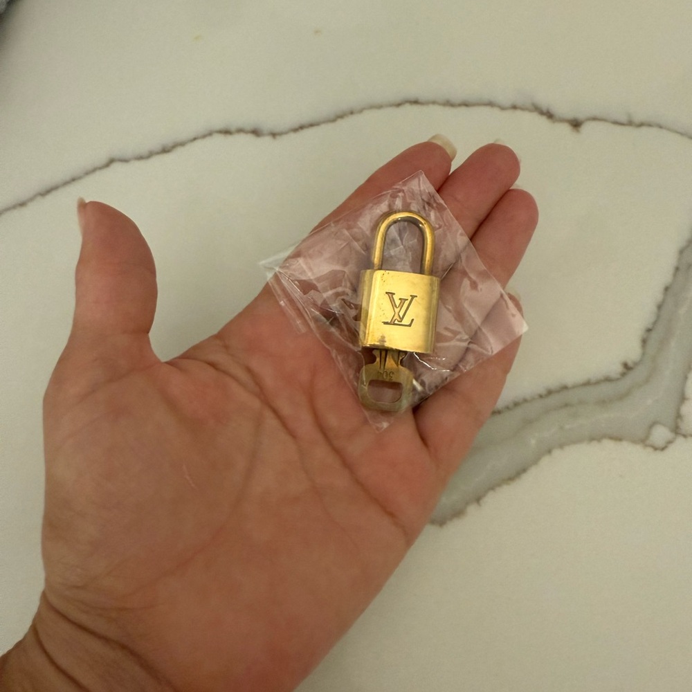 Louis Vuitton Brass Lock with 1 Key - Picture 6 of 6